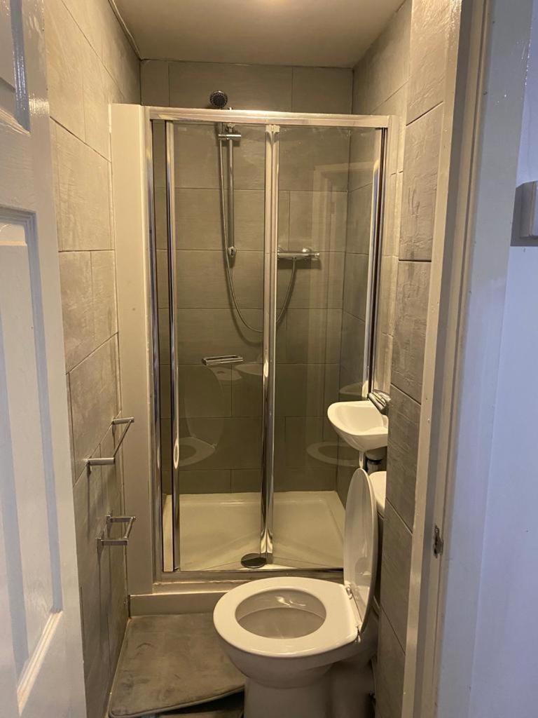 Double En-Suite Rooms Nevendon Esterno foto